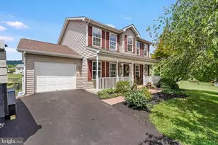 105 Riviera Dr, Martinsburg, WV 25403 - Photo 2