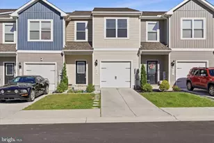 129 Paddington St, Falling Waters, WV 25419 - Photo 1