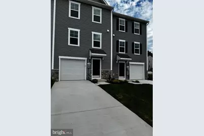 18 Clifton Mnr, Falling Waters, WV 25419 - Photo 2
