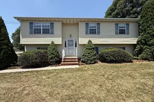 21 Coolidge Dr, Inwood, WV 25428 - Photo 2