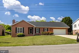 91 Meadowbrook Dr, Martinsburg, WV 25401 - Photo 1
