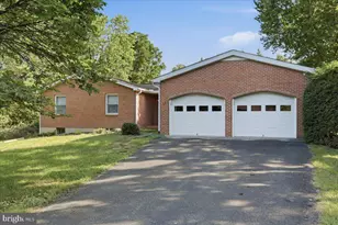 121 Belle Boyd Blvd, Inwood, WV 25428 - Photo 2