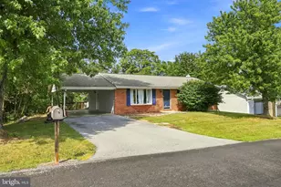 135 Zeiler Dr, Martinsburg, WV 25404 - Photo 1