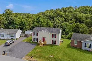 77 Eisenhower Cir, Inwood, WV 25428 - Photo 6
