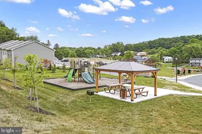 112 Paddington St, Falling Waters, WV 25419 - Photo 34