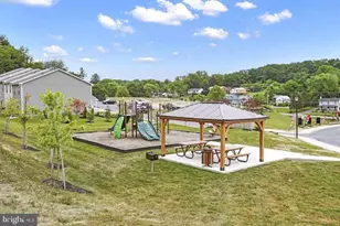 112 Paddington St, Falling Waters, WV 25419 - Photo 34
