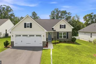 77 Alnwick Ln, Martinsburg, WV 25405 - Photo 2