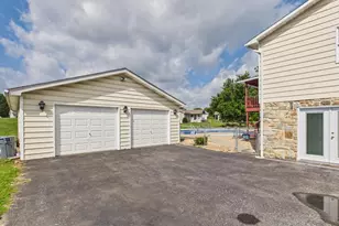 168 Clifford Dr, Martinsburg, WV 25404 - Photo 10