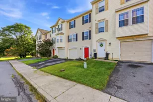 55 Thornberry Dr W, Martinsburg, WV 25403 - Photo 2