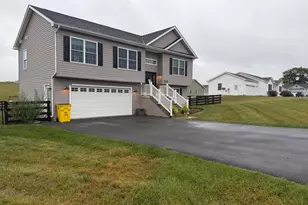299 Hannah Ln, Bunker Hill, WV 25413 - Photo 2