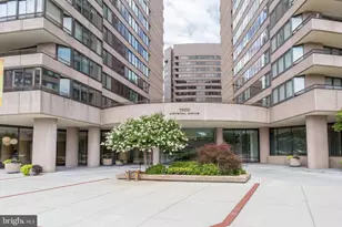 1300 Crystal Dr, Arlington, VA 22202 - Photo 1