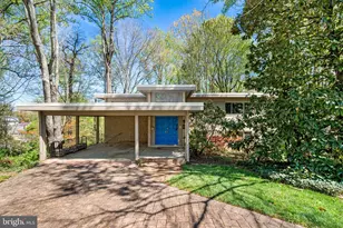 2705 N Upshur St, Arlington, VA 22207 - Photo 1