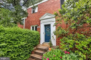 3527 Martha Custis Dr, Alexandria, VA 22302 - Photo 1