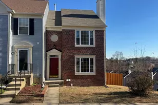 1927 Heatherbrook Ct, Woodbridge, VA 22192 - Photo 1