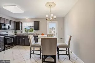 1736 Tiger Lily Cir, Woodbridge, VA 22192 - Photo 8