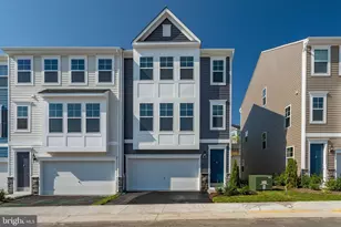 18297 Summit Pointe Dr, Triangle, VA 22172 - Photo 1