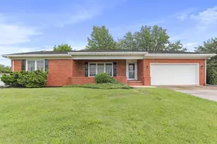 47 Picture Mountain Dr, Martinsburg, WV 25404 - Photo 1