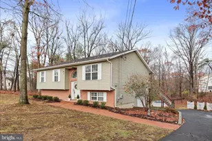26 Powder Mill Ct, Inwood, WV 25428 - Photo 1
