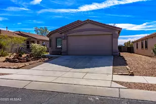 5577 W Painted Cliff Dr, Marana, AZ 85658 - Photo 2