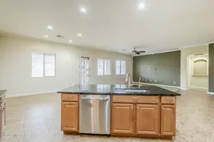 12692 N Sunrise Shadow Dr, Marana, AZ 85658 - Photo 10