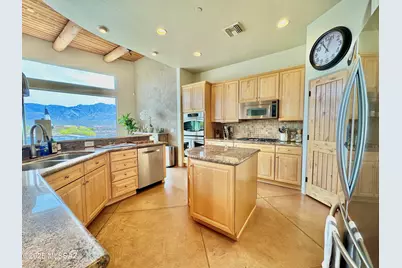 11096 N Pusch Ridge View Place, Oro Valley, AZ 85737 - Photo 10