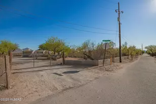 14587 N Twin Lakes Dr, Tucson, AZ 85739 - Photo 2