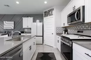 12481 W Mieko Ln, Marana, AZ 85653 - Photo 10