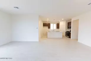 9148 E Indigo Blf St, Tucson, AZ 85730 - Photo 4