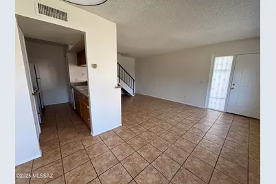 6648 E Calle La Paz #UNIT B, Tucson, AZ 85715 - Photo 4