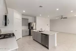 12774 E Joffroy Dr, Vail, AZ 85641 - Photo 10