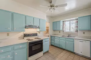 316 S Abrego Dr, Green Valley, AZ 85614 - Photo 12