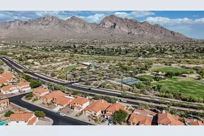 601 W Sendero Claro, Oro Valley, AZ 85737 - Photo 2