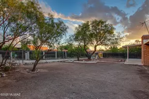 8724 E Kenyon Dr, Tucson, AZ 85710 - Photo 34