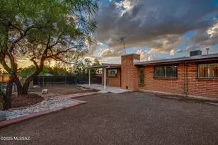 8724 E Kenyon Dr, Tucson, AZ 85710 - Photo 2