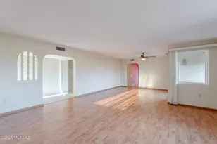 939 S Las Lomas Cir, Green Valley, AZ 85614 - Photo 4