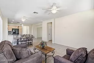 897 N Delacroix Dr, Green Valley, AZ 85614 - Photo 12