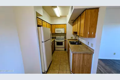 1810 E Blacklidge Drive #4224, Tucson, AZ 85719 - Photo 2