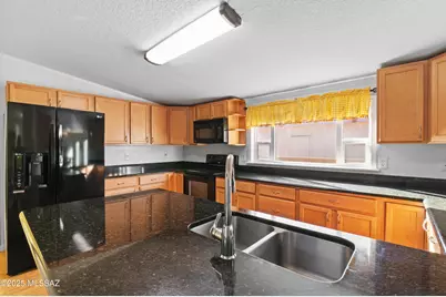 9011 N Valgrind Lane, Tucson, AZ 85743 - Photo 20