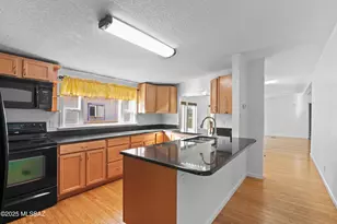 9011 N Valgrind Ln, Tucson, AZ 85743 - Photo 2