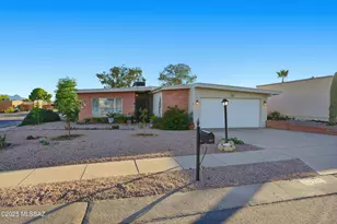 425 W San Ignacio, Green Valley, AZ 85614 - Photo 2