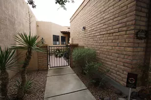 272 E Southern Pines Dr, Oro Valley, AZ 85737 - Photo 2