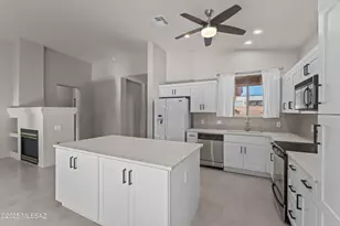 4687 S Holly Rose Dr, Green Valley, AZ 85622 - Photo 8