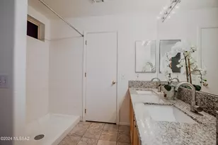 7871 W Sacramento Hill Dr, Tucson, AZ 85743 - Photo 32