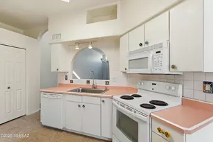 988 W Calle de Emilia, Green Valley, AZ 85614 - Photo 10