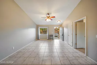 7631 S Laurel Willow Drive, Tucson, AZ 85747 - Photo 4