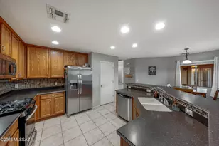 7631 S Laurel Willow Dr, Tucson, AZ 85747 - Photo 10