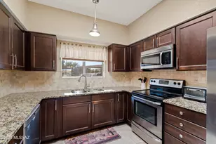 1754 W Camino Estelar, Green Valley, AZ 85622 - Photo 10