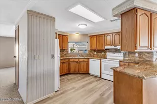 5677 W Circle Z St, Tucson, AZ 85713 - Photo 6