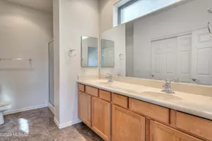 686 W Shadow Wood St, Green Valley, AZ 85614 - Photo 14