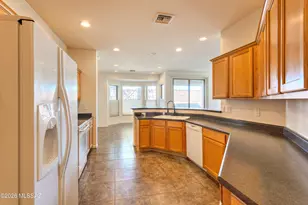 686 W Shadow Wood St, Green Valley, AZ 85614 - Photo 10